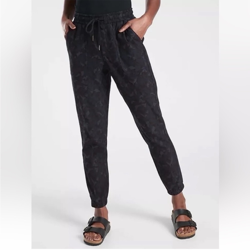Athleta Farallon Jogger Pants Blue Stratum Camo Activewear Casual Women’s 2